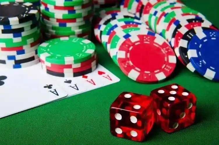 Antarmuka iOS Web roket568 menampilkan meja live dealer di layar mobile